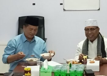 Cagub NTB Miq Iqbal Dijamu Makan Bakso dan Sholat Maghrib Berjamaah