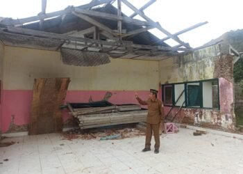 Bangunan Sekolah Rusak, Murid SD2 Sembalun Bumbung Belajar di Ruang Kelas Darurat