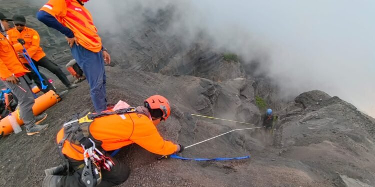 Delapan Hari  Hilang di Rinjani, Mayat Pendaki Jakarta Ditemukan di Dasar Jurang