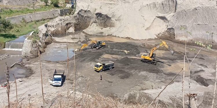 Rusak Lingkungan Tambang Pasir Lotim Harus Dihentikan