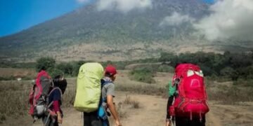 Dua Pendaki Jakarta Hilang di Gunung Rinjani, Satu Ditemukan Selamat