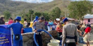 Dampak Kemarau, Polairud NTB Bantu Air Bersih di Kecamatan Sekotong Lombok Barat