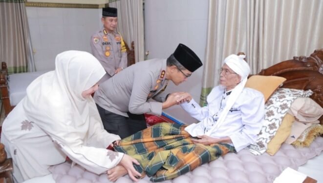 Usai Bertemu Datok Bagu, Kapolda Ziarah ke Makam Tuan Guru Hambali