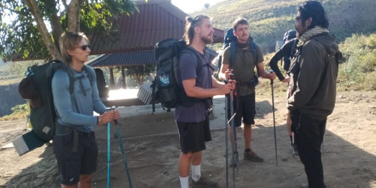 Masuk Secara Ilegal, 4 WNA Dicegah Saat Mendaki Rinjani