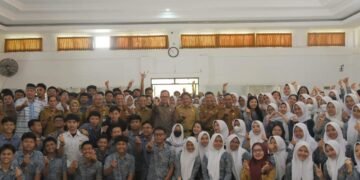 PJ Gubernur NTB bersama Wamendagri berikan motivasi kepada siswa SMAN 1 Mataram