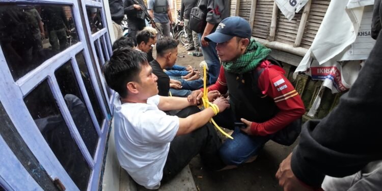 Penggerebekan Kampung Narkoba di Lombok Tengah, dari Remaja Hingga Ibu Ibu Ditangkap