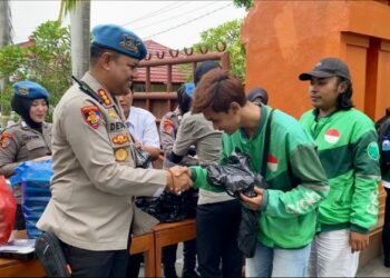 Ratusan Ojek Online di Mataram Dapat  Sarapan Gratis dari Bid PropamPolda NTB