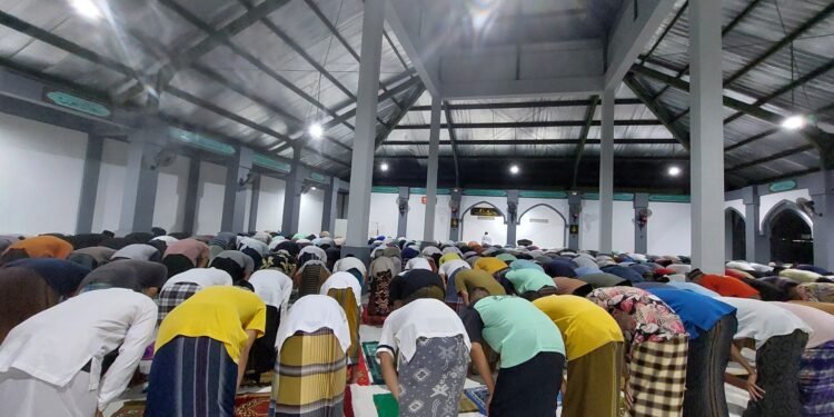 Warga Binaan Lapas Lombok Barat Khusyuk Ikuti Shalat Tarawih