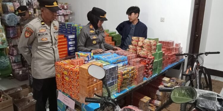 Polsek Praya Gelar Razia Petasan