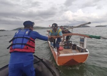 Polda NTB Bagi Sembako untuk Nelayan Mapak Mataram dan  Sape Bima