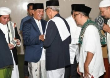 Bupati, Wakil Bupati Lotim Bersama Warga Kompak Sholat Idul Fitri di Masjid Al Mujahidin Selong