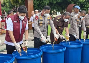 Polda NTB Musnahkan 2,9 Kg Sabu, Ratusan Gram Ganja dan Ribuan Botol Miras