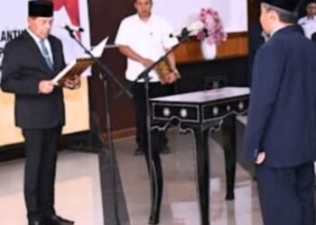 Bupati Lotim Mutasi Dr. Mugni dari Kepala Badan Kepegawaian Jadi Kepala Perpustakaan dan Arsip Daerah