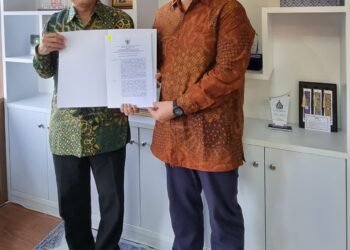 Dirjen Pendidikan Islam Serahkan SK Operasional Prodi S1  Ekonomi Islam STEI Hamzar