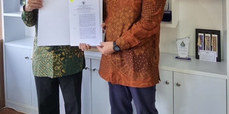 Dirjen Pendidikan Islam Serahkan SK Operasional Prodi S1  Ekonomi Islam STEI Hamzar