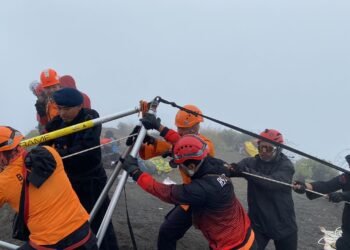 Evakuasi Berlangsung Dramatis, Jenazah Juliana Berhasil Dinaikkan dari Jurang Rinjani