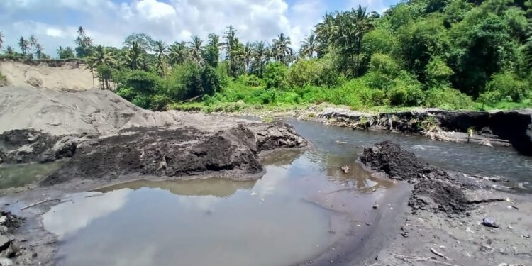 Merusak Lingkungan, Waga Gelumpang Minta Pemerintah Tutup Tambang  Pasir di Dusun Erot Kalijaga