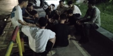 Nongkrong Bawa Sajam, sekelompok Anak Muda di Mataram Dibubarkan Polisi
