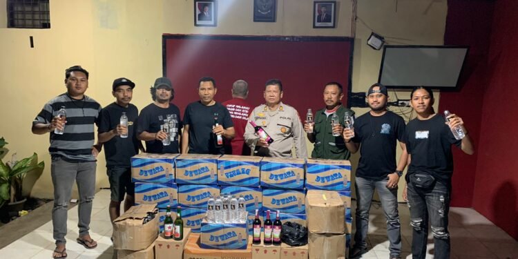 Tim Opsnal Polsek Rasbar Amankan 712 Botol Miras