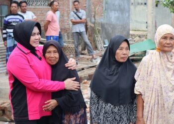 Bhayangkari Brimob NTB  Baksos untuk Warga Majluk Korban Banjir