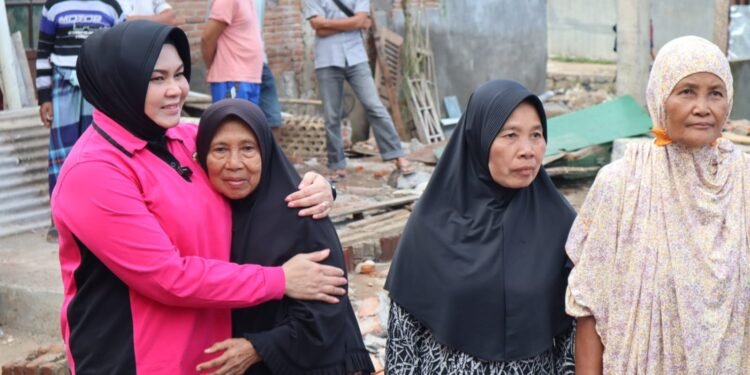 Bhayangkari Brimob NTB  Baksos untuk Warga Majluk Korban Banjir