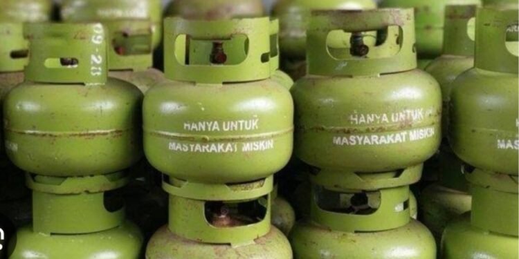 Tabung Gas Tiga Kilogram Langka di Mataram