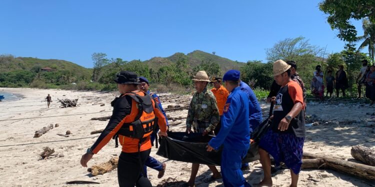 Pemancing asal Kembang Kuning Tewas Tergulung Ombak, Tim PolAirud Polda NTB Berhasil Evakuasi Korban