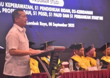 Gelar Wisuda Akbar, Gubernur NTB Apresiasi Lulusan Tiga Kampus Perguruan Tinggi Hamzar