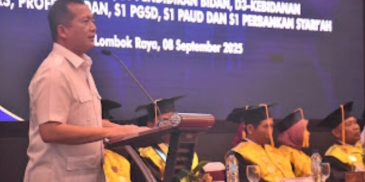 Gelar Wisuda Akbar, Gubernur NTB Apresiasi Lulusan Tiga Kampus Perguruan Tinggi Hamzar