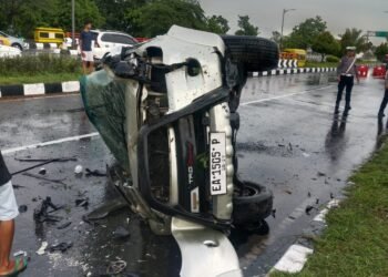 Kecelakaan di Bypass Tembolak Mataram, mobil dan Motor Ringsek Korban Dilarikan ke rumah sakit