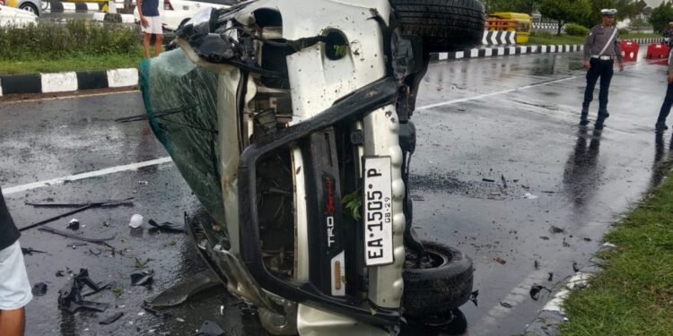 Kecelakaan di Bypass Tembolak Mataram, mobil dan Motor Ringsek Korban Dilarikan ke rumah sakit
