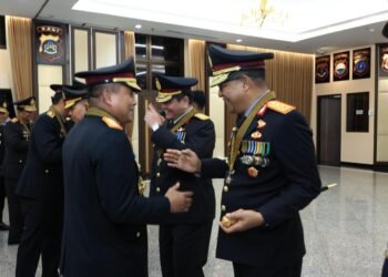 Kapolri Anugerahi Kapolda NTB Irjen Hadi Gunawan Bintang Bhayangkara Pratama