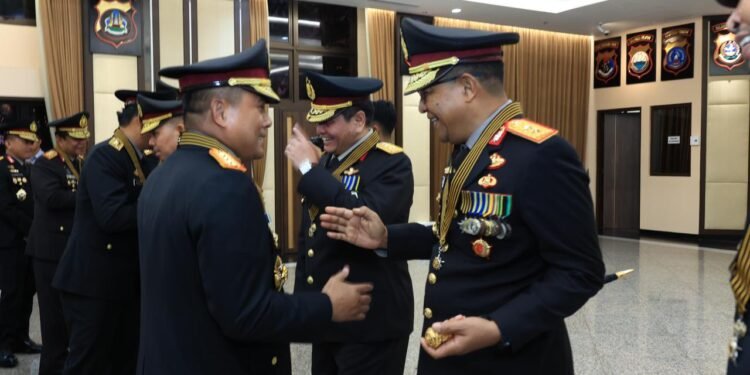 Kapolri Anugerahi Kapolda NTB Irjen Hadi Gunawan Bintang Bhayangkara Pratama