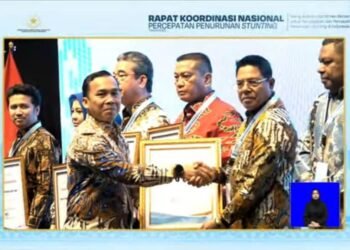 Bupati Lotim Terima Penghargaan Nasional Pengendali Program “GENTING’