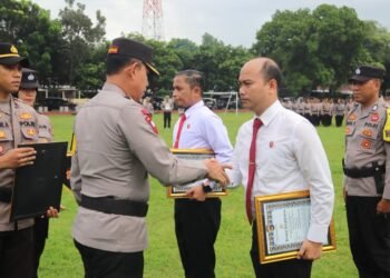Satu Anggota Polda NTB Dipecat, 13 Polisi Lainnya Diganjar Penghargaan