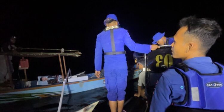 Pol Airud Selamakan Tiga Nelayan yang Hanyut Terbawa Arus di Laut Lombok Timur