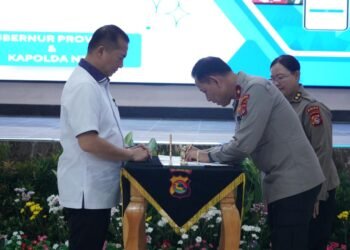 Pemprov NTB Serahkan Bantuan Hibah Videotron ke Polda NTB