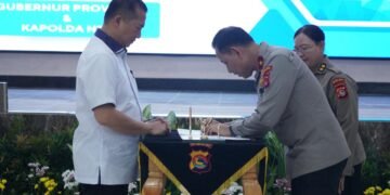 Pemprov NTB Serahkan Bantuan Hibah Videotron ke Polda NTB