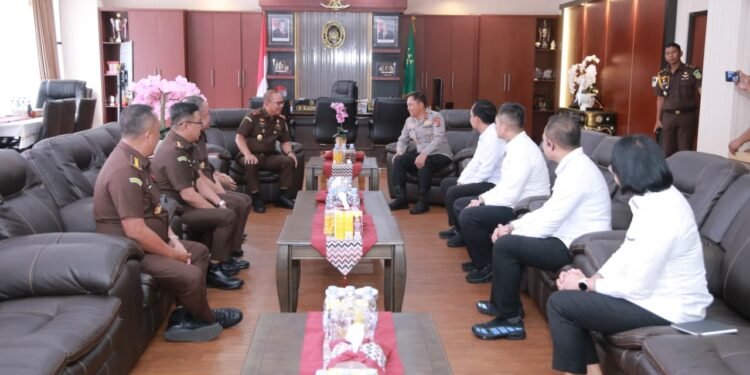 Kunjungi Kejati NTB, Kapolda Irjen Edy Ajak Jaga Kekompakan