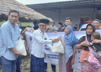PWI NTB dan MIM Foundation Bagikan 340 Paket Sembako untuk Korban Banjir Desa Kabul Lombok Tengah