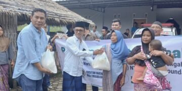 PWI NTB dan MIM Foundation Bagikan 340 Paket Sembako untuk Korban Banjir Desa Kabul Lombok Tengah