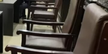 Kursi Dewan Lotim Banyak Kosong Saat Rapat Paripurna