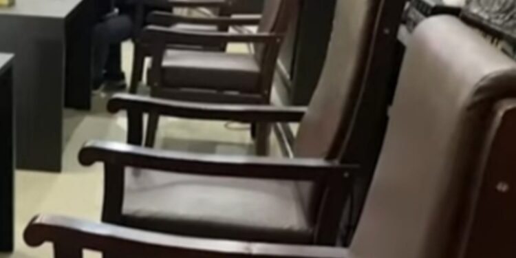 Kursi Dewan Lotim Banyak Kosong Saat Rapat Paripurna