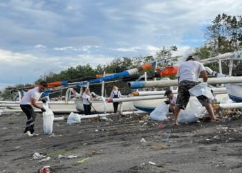 HUT Gerindra, Sampah Bersih, Operator Sampah Dapat Sembako