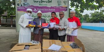INTI dan JMSI NTB Berikan Bantuan Alas Kaki untuk Santri dan Guru Ponpes Nurul Madinah Kuripan