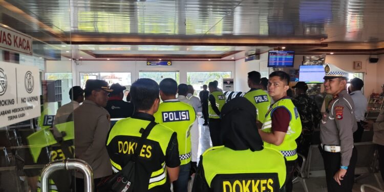 Biddokkes Polda NTB Cek Kesehatan Personel Pengamanan Arus Mudik Lebaran