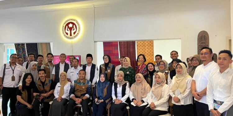 Bunda Sinta Berharap Kerajinan NTB Makin Eksis dan Makin Mengglobal