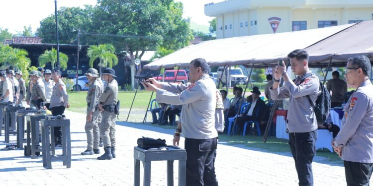 Kapolda NTB Pantau Latihan Menembak Personel Resnarkoba, Tekankan Penggunaan Senpi Sesuai SOP