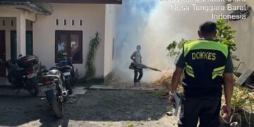 Cegah DBD, Biddokkes Polda NTB Lakukan Fogging di Mako dan Asrama Polsek Kayangan–Bayan