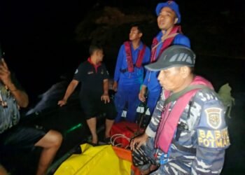 Terseret Arus, Pemancing Berhasil Dievakuasi Personil Ditpolairud dan Polsek Maluk